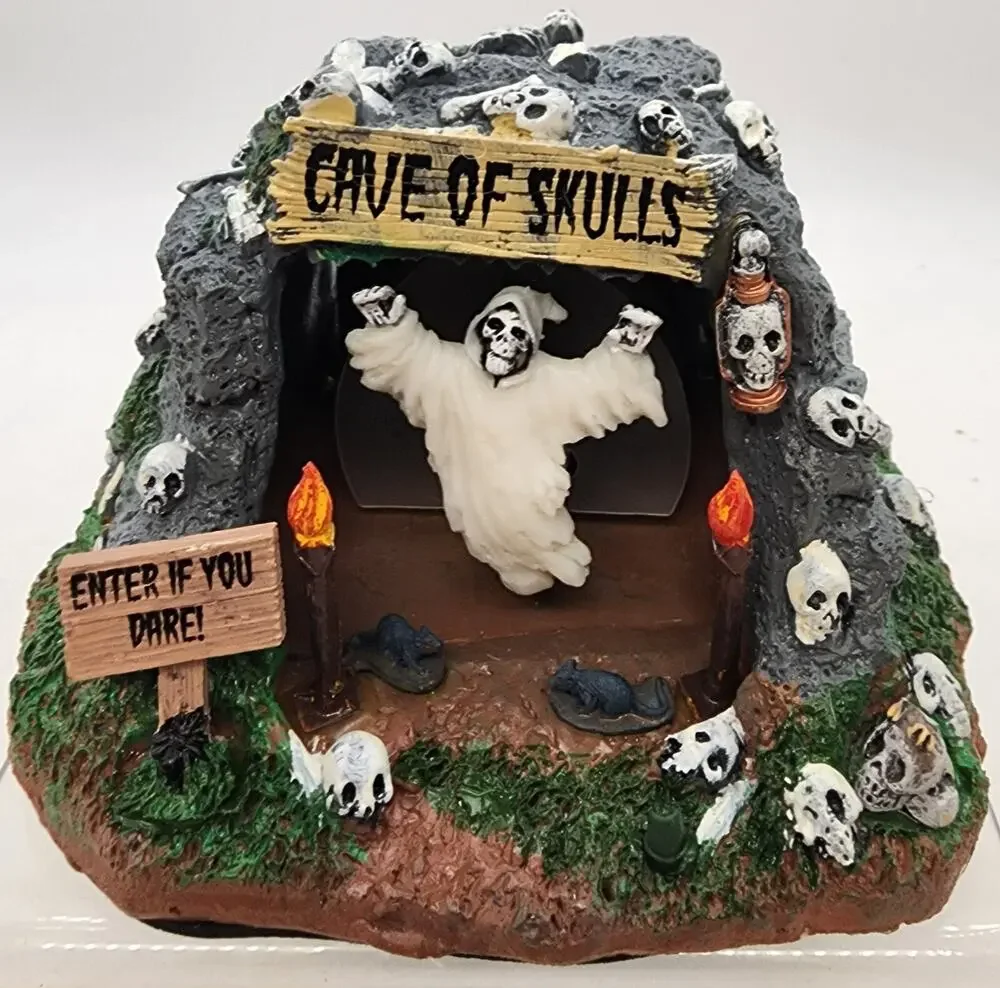 Lemax Spooky Town 2013 Cave Of Skulls #34602 Lighted and Animated Halloween